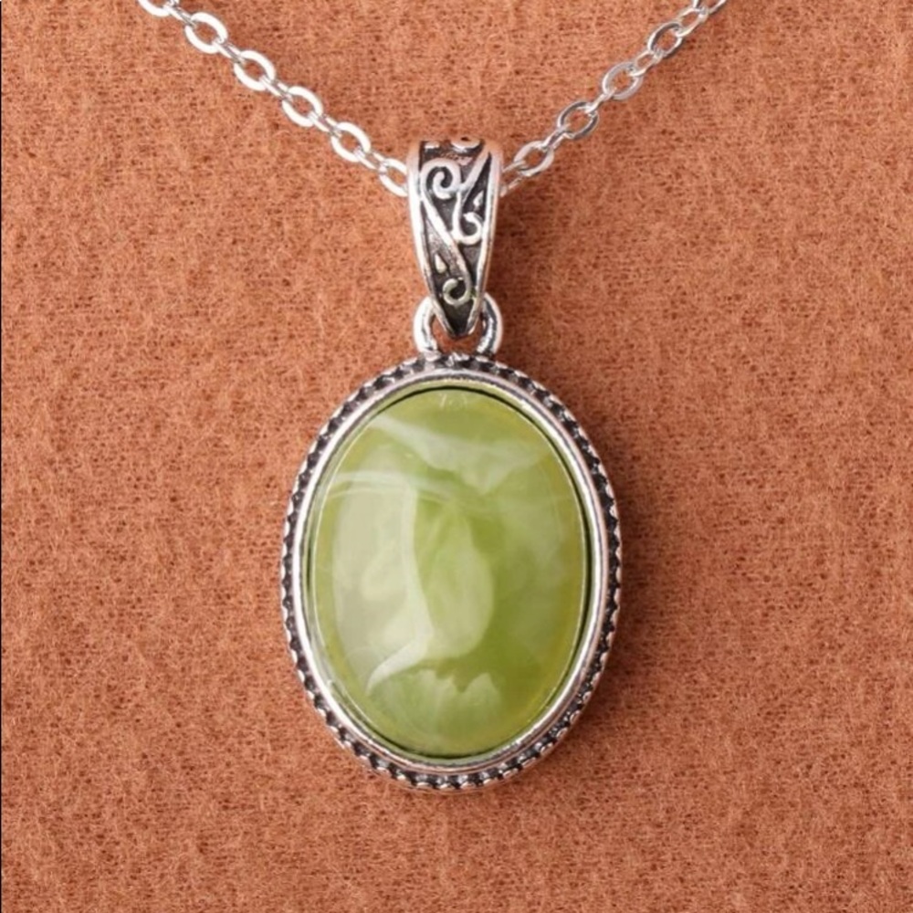 🆕 Green & Silver necklace!!!   Brand New!!!